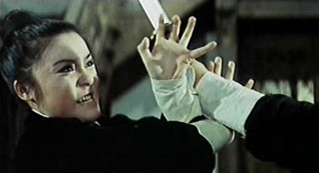 La grintosa Polly Shang-Kwan in Boxer dalle dita d’acciaio (1972)